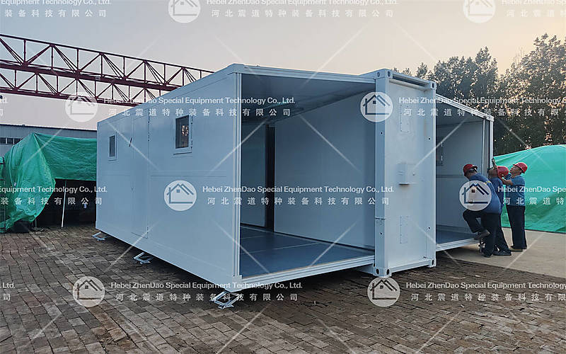 Side expandable containers